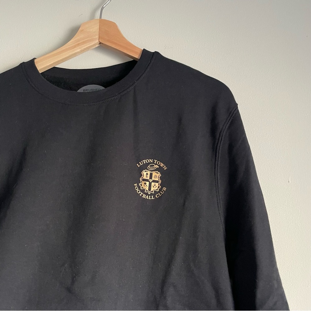 Men’s Luton Town Football Club Black Crew Neck Sweatshirt